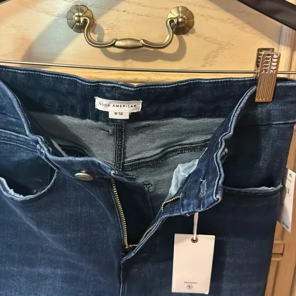 Good American Good Classic Slim Jeans - Picture 12 of 16